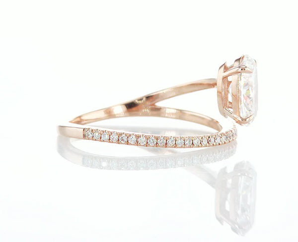 Floating Oval Ring