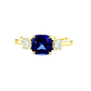 Blue saphir cushion cut & round diamonds on the sides