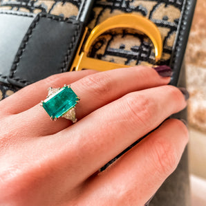 Green Emerald with Trillons on the Sides