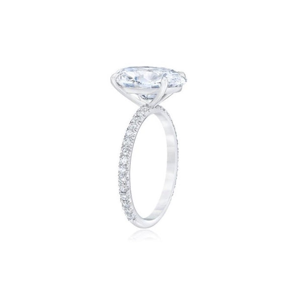 Oval cut with Pavé Band