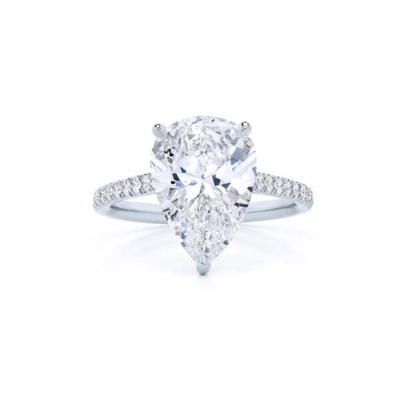 Pear cut with pavé band