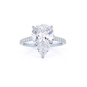 Pear cut with pavé band